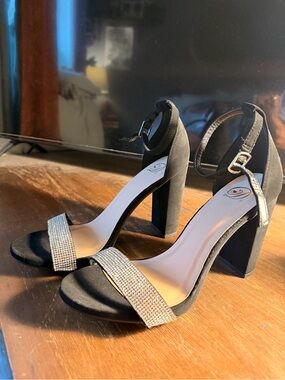 DSW Black Heels with Rhinestone Toe Strap! Super cute
